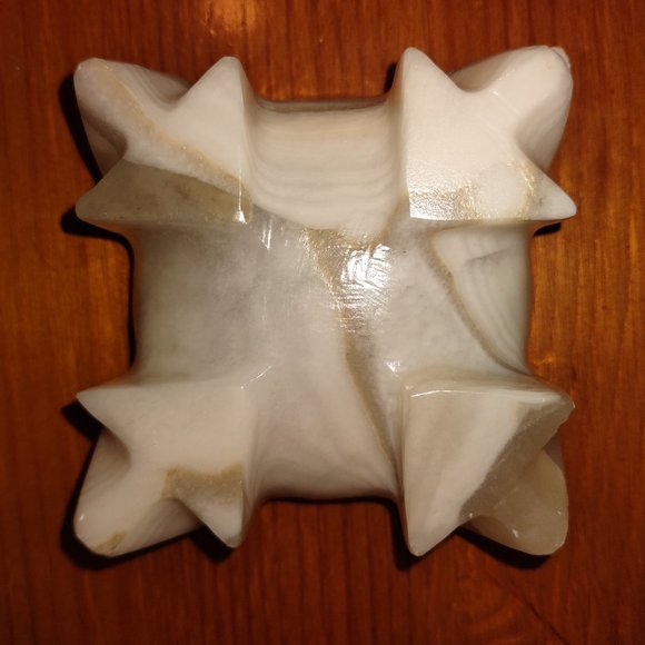 Onyx Ash Tray with Ancient Engravings - Picture 2 of 3